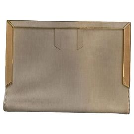 Clutch a Busta Escada Beige Texturizzata