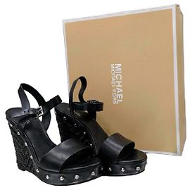 Michael Kors Sandali con Zeppa Neri con Borchie