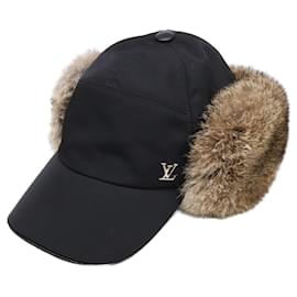 Cappellino Louis Vuitton in nylon e pelliccia di coniglio nero