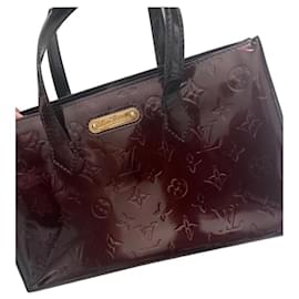 Bolso Louis Vuitton Monogram de piel charol granate