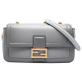Borsa a Spalla Midi Fendi Baguette in Pelle Grigia con Catena