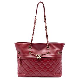 Chanel Red CC gestepptes Kalbsleder Front-Reißverschluss Kordelzug Ketten-Tote