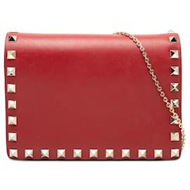 Pochette Valentino en cuero rojo con cadena Rockstud