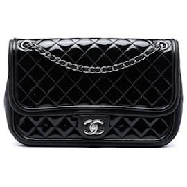 Chanel Black Jumbo Quilted Patent e Lambskin Trimmed Classic Twist Flap