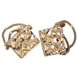 Orecchini a clip Chanel Gold CC placcati oro trapuntati