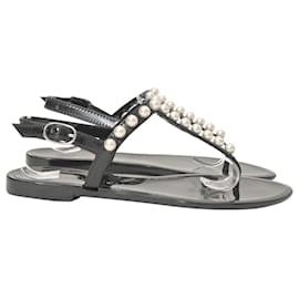 Sandali Jelly Stuart Weitzman Goldie decorati con perle finte in gomma nera