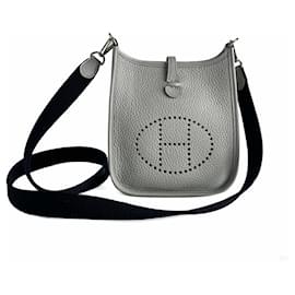 Evelyne 16 TPM in pelle Taurillon Clemence Amazone Hobo Crossbody Bleu Pale - Hermès