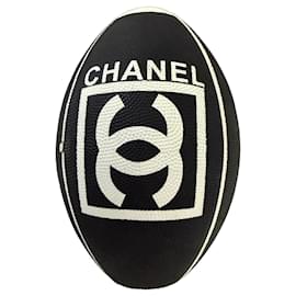 Chanel Pallone da Rugby Bianco e Nero