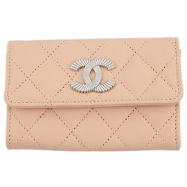 Tarjetero Chanel Beige CC en Caviar acolchado