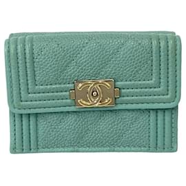 Cartera tríptico Chanel Boy en piel caviar Chanel