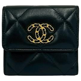 Portafoglio tripartito in agnello matelassé con logo Coco Chanel