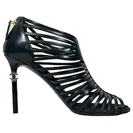 Sandali con tacco Chanel CC in pelle nera