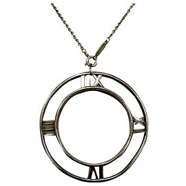 Collana con pendente rotondo Tiffany & Co. Atlas Roman Numeral in argento sterling