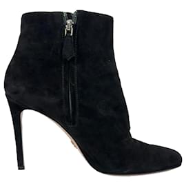 Botas de cano curto Prada em camurça preta