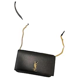 Saint Laurent Monogram Cassandra Portafoglio con catena in pelle nera