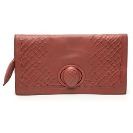 Clutch Turn Lock in nappa marrone con intrecciato goffrato Bottega Veneta