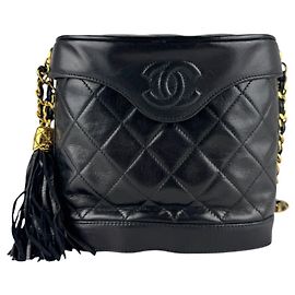 Bolso de hombro Chanel en cuero negro