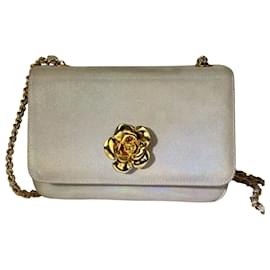 Chanel Vintage Flower Power Camellia Schultertasche aus irisierendem Wildleder