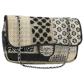Bolso de Hombro con Cadena CHANEL Vinilo Gris Plata CC Auténtico 182631SAV