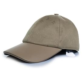 Louis Vuitton, First cap in Beige