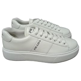 Sneakers Prada in pelle bianca