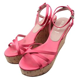 Prada Sandali con zeppa in raso rosa fucsia