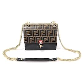 Piccola borsa a tracolla in pelle di vitello nera con logo FF e catena con occhielli - Fendi