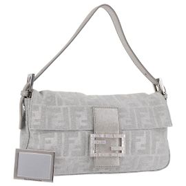 FENDI Zucca Canvas Mamma Baguette Bolsa de Ombro com Strass Prata Autêntica am11868SM