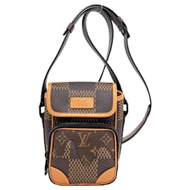 Louis Vuitton N40357 Amazon Messenger Shoulder Bag