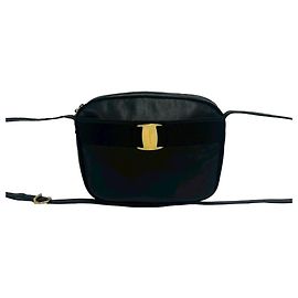 Salvatore Ferragamo Vara Ribbon Hardware Leder Schultertasche Pouch