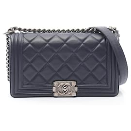 Borsa a tracolla Chanel Boy in agnello blu navy