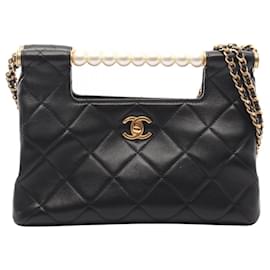 Borsa a tracolla 2-Way Chanel Matelassé con manico di perle