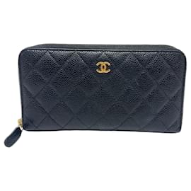 Cartera larga de piel de becerro granulada negra Chanel