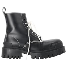 Balenciaga Stivaletti Strike Lace Up Boots in Black Leather