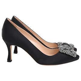 Manolo Blahnik Hangisi 70 Embellished Pumps aus schwarzem Satin