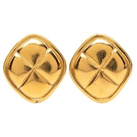 Pendientes de presión bañados en oro Chanel