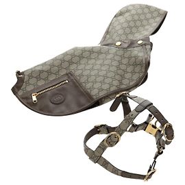 Conjunto de Arnés y Abrigo GUCCI GG Supreme en PVC Beige Oro 692963 Auth 182693V