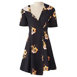 A.L.C. Lucia Floral Seiden-Wickelkleid in Schwarz / Safran