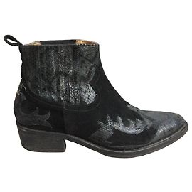 Atelier Voisin Stivaletti in scamosciato nero con dettagli serpente
