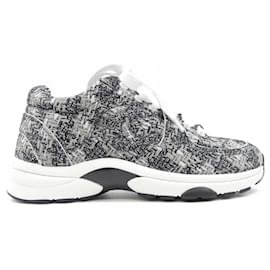 Sneakers in tessuto Chanel
