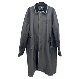 Burberry Schwarzer Trenchcoat mit Samtkragen