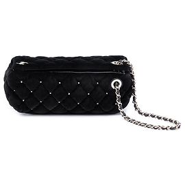 Clutch de mano Chanel en terciopelo acolchado negro y diamantes