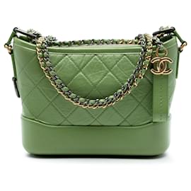 Chanel Gabrielle Hobo aus grünem gestepptem Altleder-Kalbsleder, kleine Größe