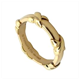 Anello Signature Cross Band di Tiffany & Co.