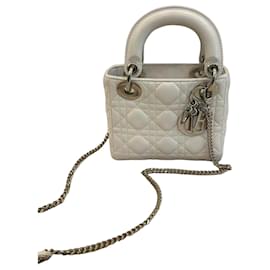 Sac Mini Lady Dior en cuir d'agneau blanc