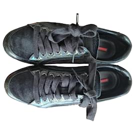 Prada Sneaker aus schwarzem Leder und Wildleder