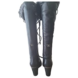 Chanel hohe schwarze Lederstiefel mit Pelz und Keilabsatz