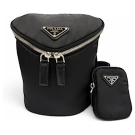 Bolsa de Ombro Prada Nylon Couro Re-Nylon Placa de Logotipo Triângulo