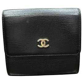 Portefeuille trois volets Chanel en cuir noir