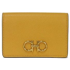 Tarjetero de piel de becerro amarillo Salvatore Ferragamo